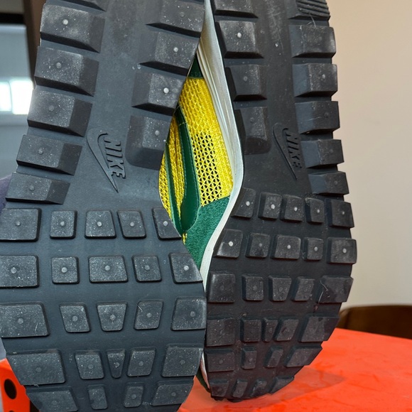 Nike Men’s Vaporwaffle / Sacai Sneaker - Picture 5 of 6